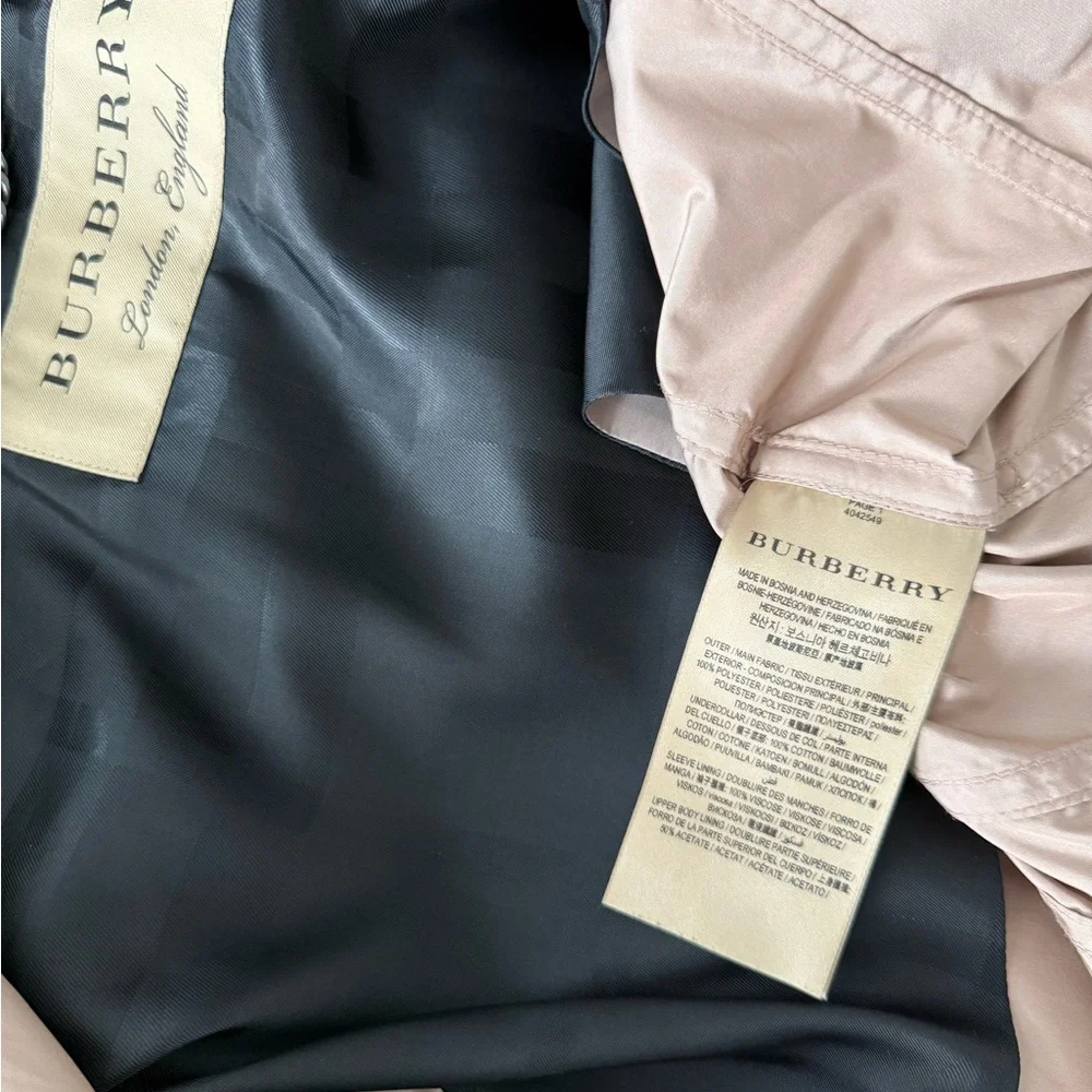 New Burberry Trench Coat Size 2 - Picture 12 of 16